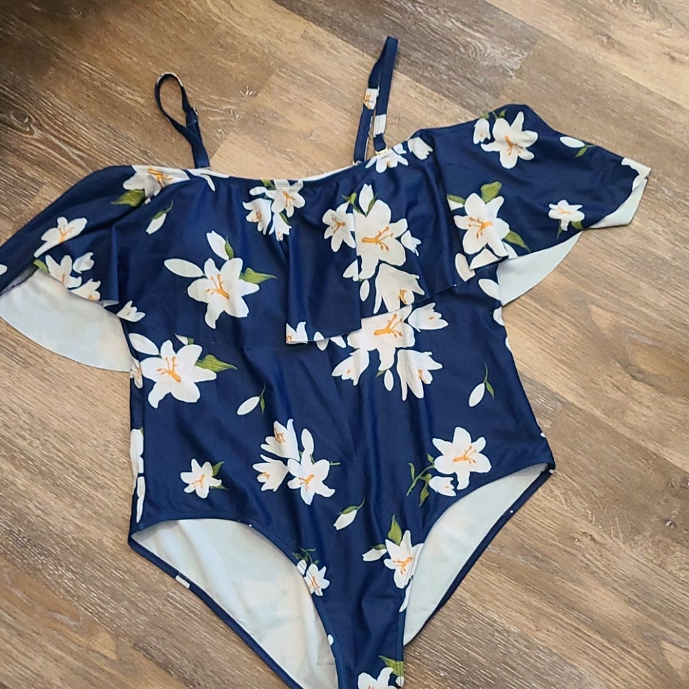 Womens bathing suit size 20W with tags